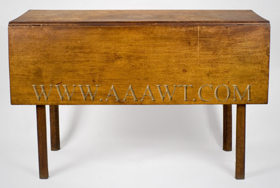 Chippendale Drop-Leaf Dining Table
New England, butternut
Circa 1780-1800, entire view